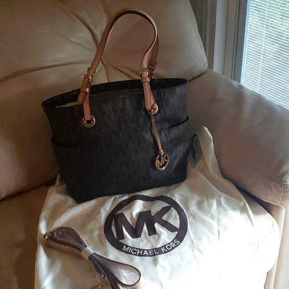 Purse - Picture 1 of 1